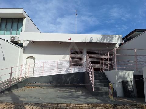 Casa à venda e para alugar em Campinas, Jardim Nossa Senhora Auxiliadora, com 6 salas, com 181 m²